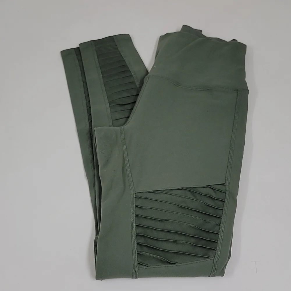 Alo Yoga High Waist Moto Legging Jungle M (one small hole) - Picture 2 of 11